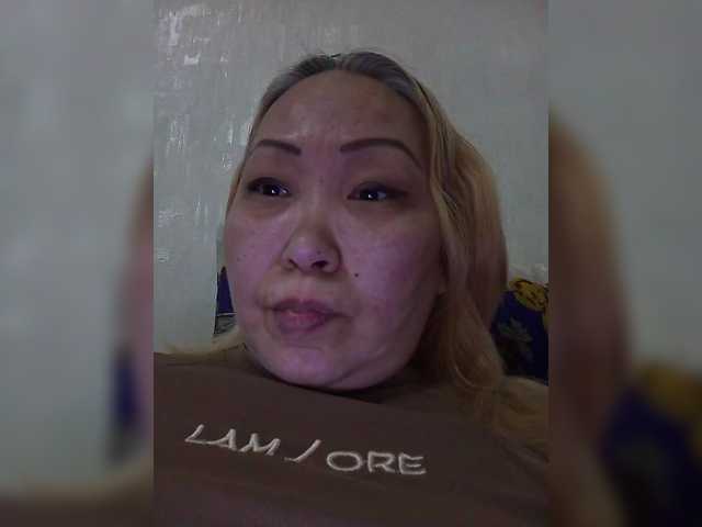 Qweentis's BongaCams show and profile