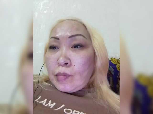 Qweentis's BongaCams show and profile