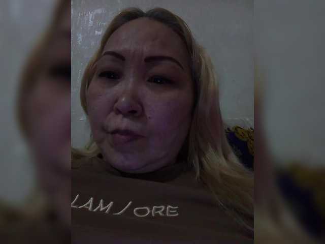 Qweentis live cam profile