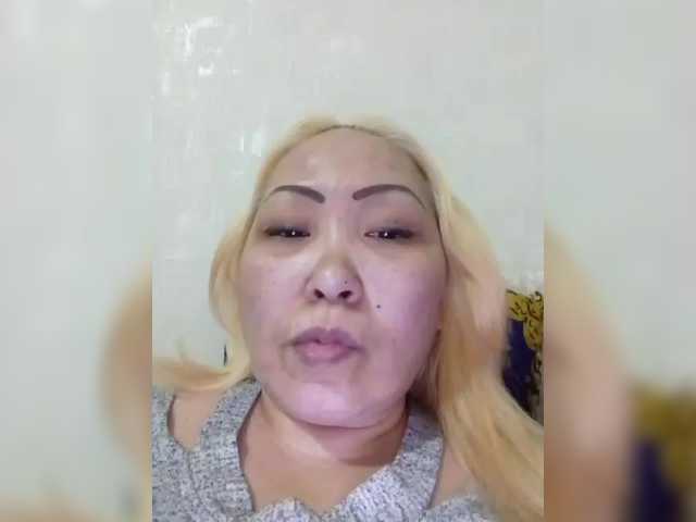 Qweentis's BongaCams show and profile