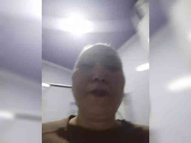 F_L_I_R_T_I_N_G webcam