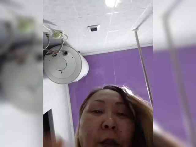 F_L_I_R_T_I_N_G webcam