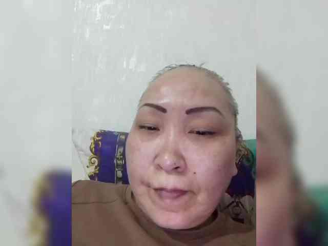 F_L_I_R_T_I_N_G webcam
