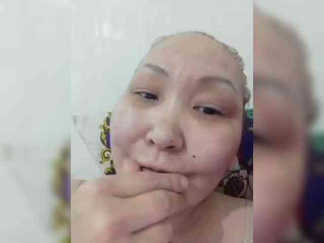 F_L_I_R_T_I_N_G webcam