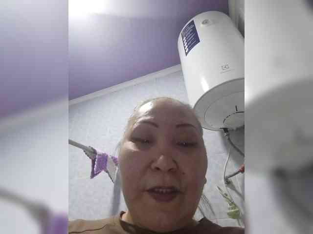 F_L_I_R_T_I_N_G webcam