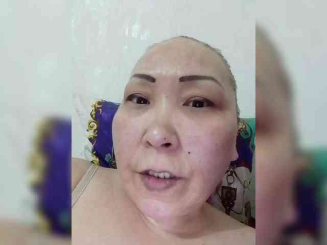 F_L_I_R_T_I_N_G webcam