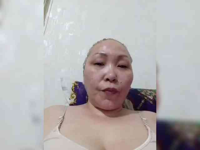 F_L_I_R_T_I_N_G webcam
