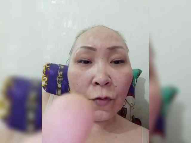 F_L_I_R_T_I_N_G webcam
