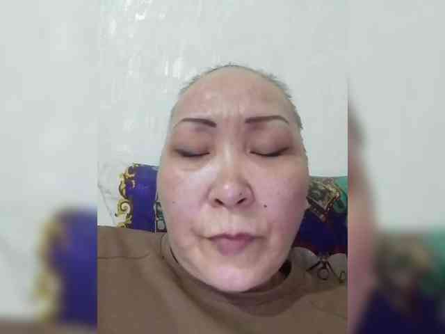 F_L_I_R_T_I_N_G webcam