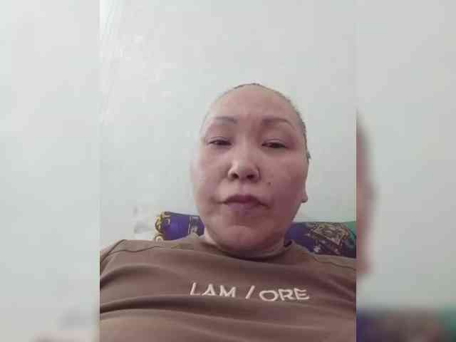 F_L_I_R_T_I_N_G webcam