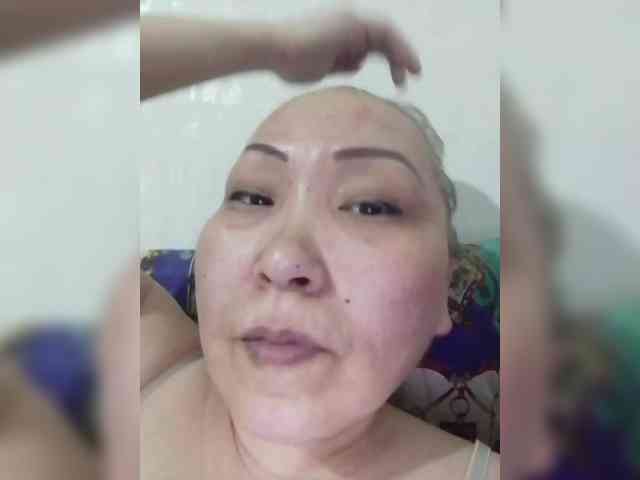 F_L_I_R_T_I_N_G webcam