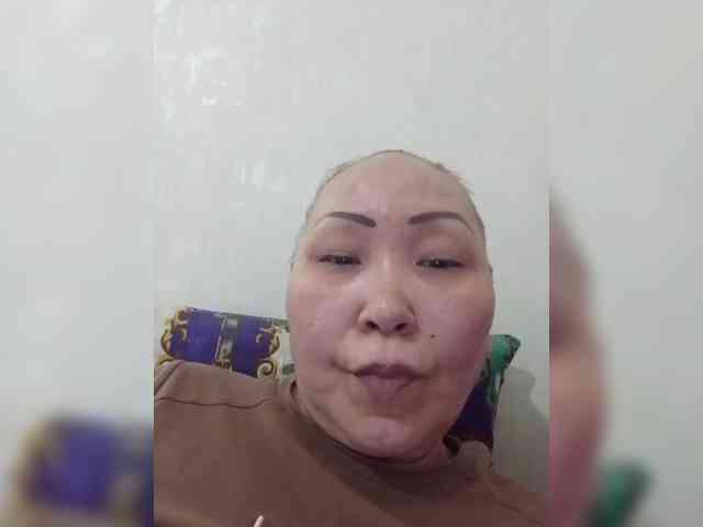 F_L_I_R_T_I_N_G webcam