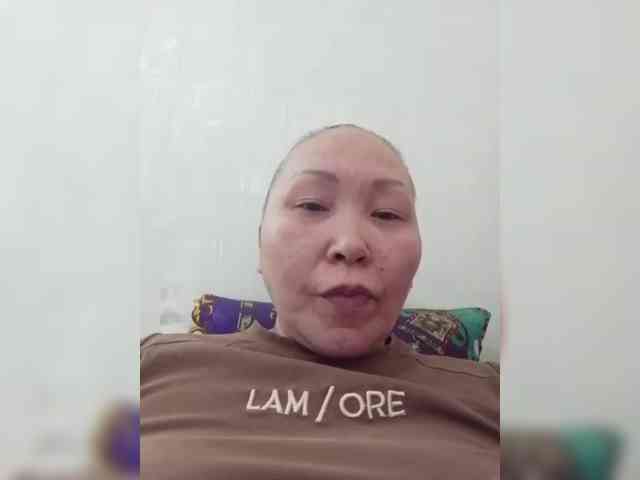 F_L_I_R_T_I_N_G webcam