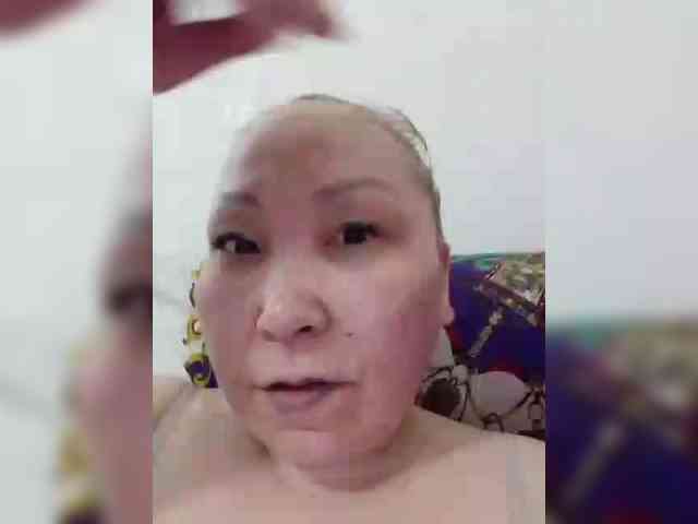 F_L_I_R_T_I_N_G webcam