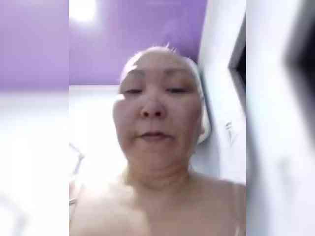 F_L_I_R_T_I_N_G webcam