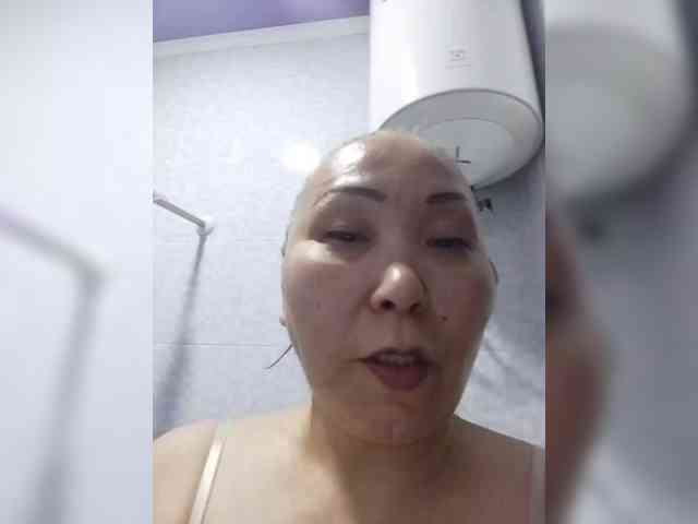 F_L_I_R_T_I_N_G webcam
