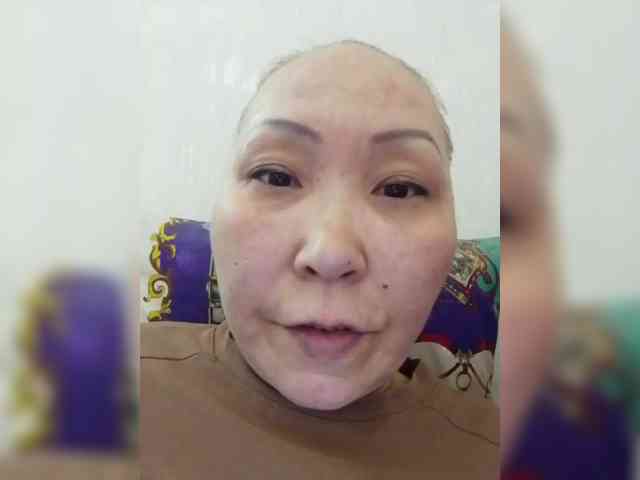 F_L_I_R_T_I_N_G webcam