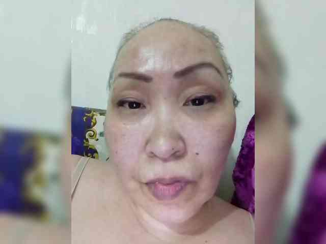 F_L_I_R_T_I_N_G webcam