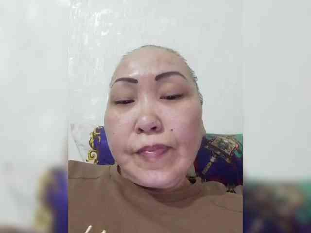 F_L_I_R_T_I_N_G webcam