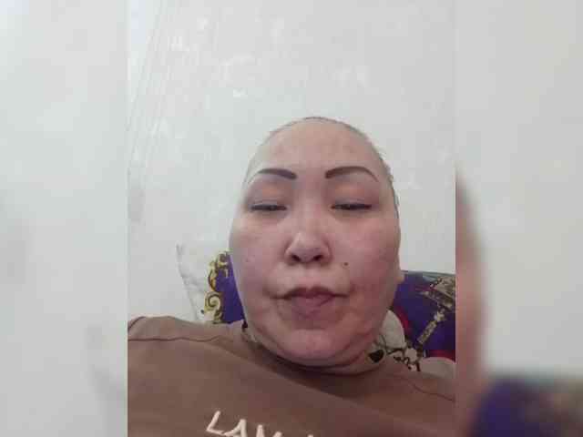 F_L_I_R_T_I_N_G webcam