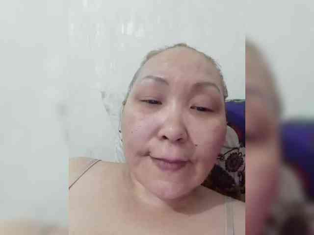 F_L_I_R_T_I_N_G webcam
