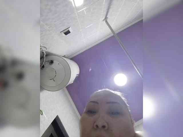 F_L_I_R_T_I_N_G webcam