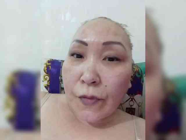 F_L_I_R_T_I_N_G webcam