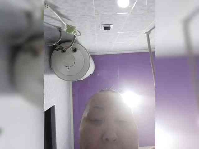 F_L_I_R_T_I_N_G webcam