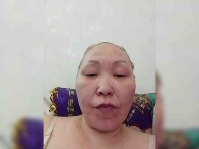 F_L_I_R_T_I_N_G webcam