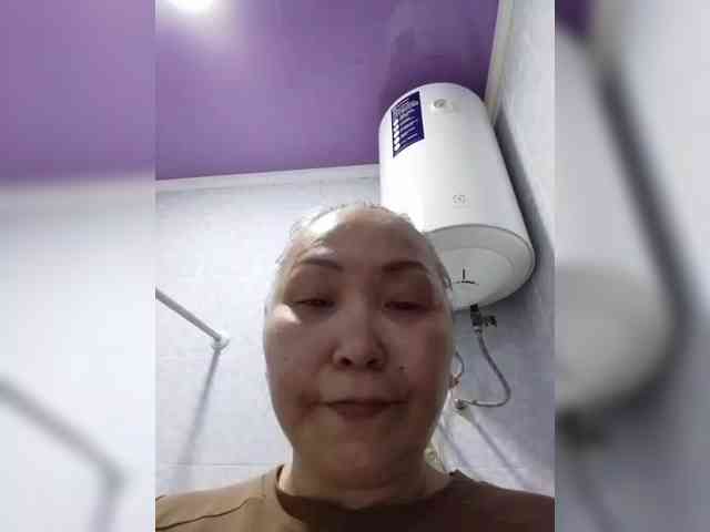 F_L_I_R_T_I_N_G webcam