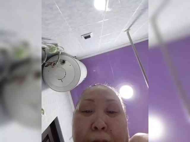 F_L_I_R_T_I_N_G webcam