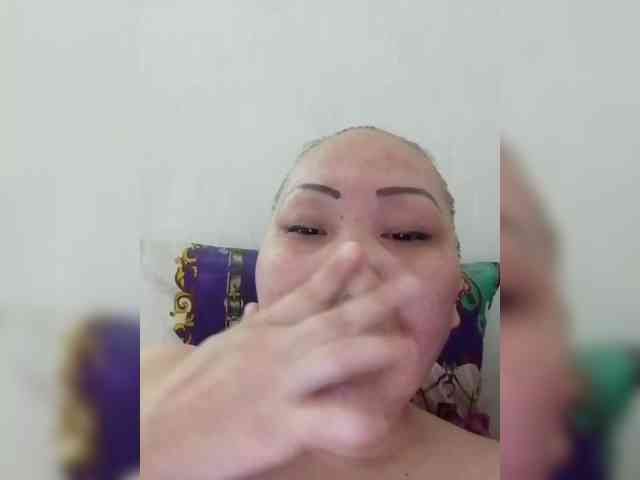 F_L_I_R_T_I_N_G webcam