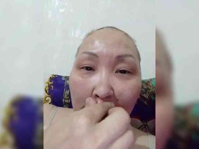 F_L_I_R_T_I_N_G webcam