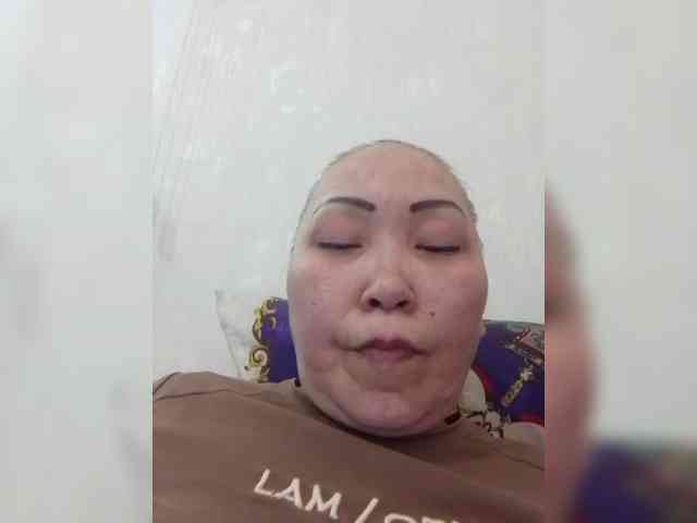 F_L_I_R_T_I_N_G webcam
