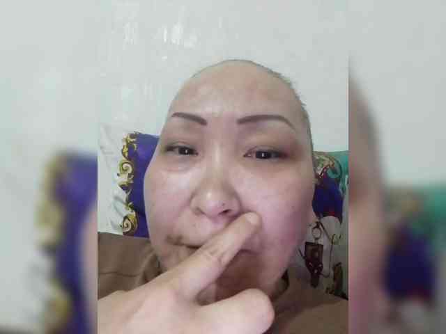 F_L_I_R_T_I_N_G webcam