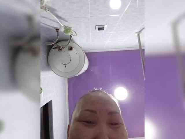 F_L_I_R_T_I_N_G webcam