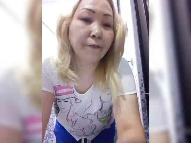 Qweentis Live Webcam on BongaCams