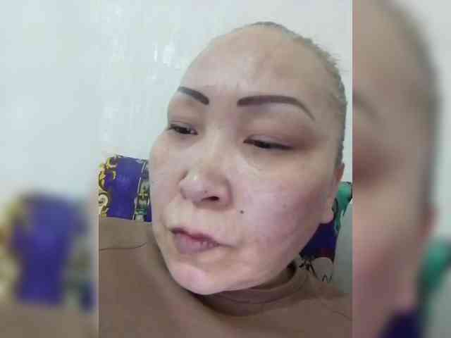 F_L_I_R_T_I_N_G webcam