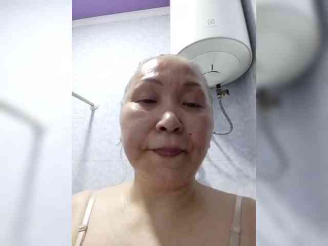 F_L_I_R_T_I_N_G webcam