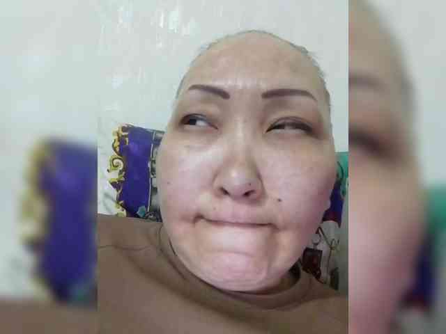 F_L_I_R_T_I_N_G webcam