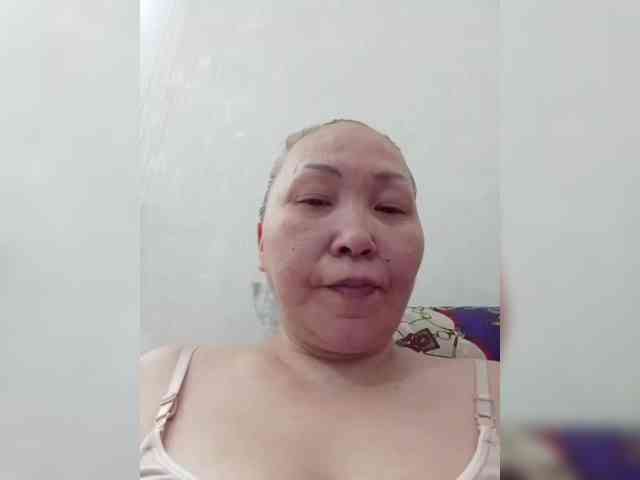 F_L_I_R_T_I_N_G webcam