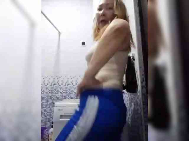 F_L_I_R_T_I_N_G webcam