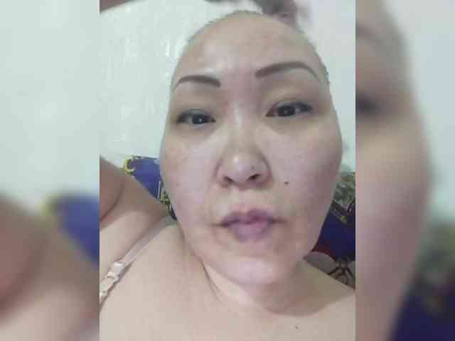 F_L_I_R_T_I_N_G webcam