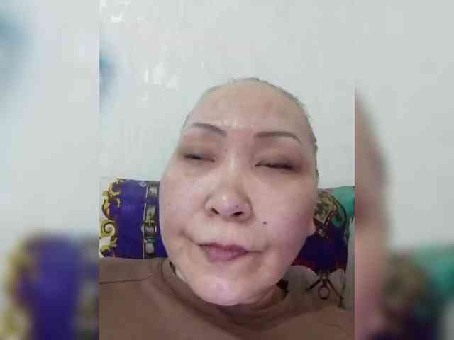 F_L_I_R_T_I_N_G webcam
