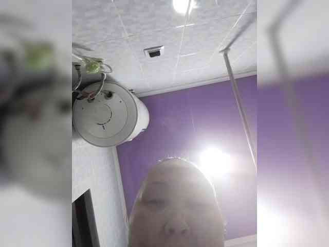 F_L_I_R_T_I_N_G webcam