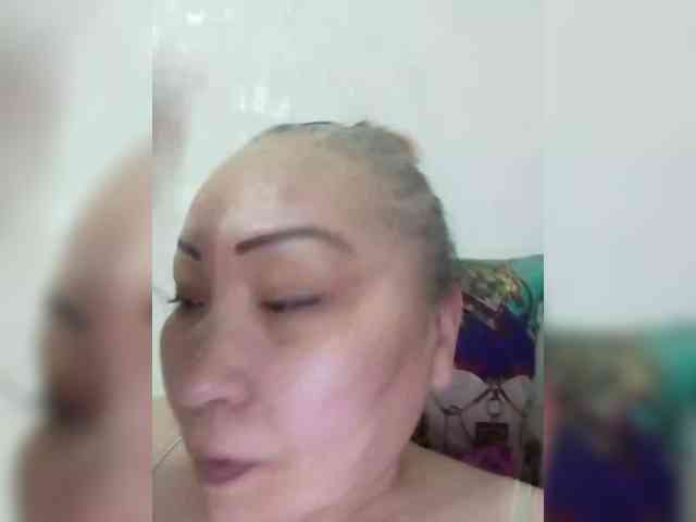 F_L_I_R_T_I_N_G webcam
