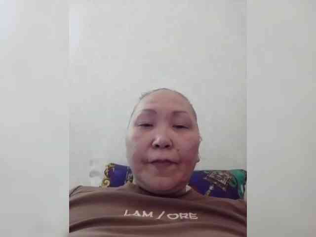 F_L_I_R_T_I_N_G webcam