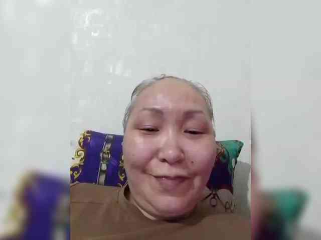 F_L_I_R_T_I_N_G webcam