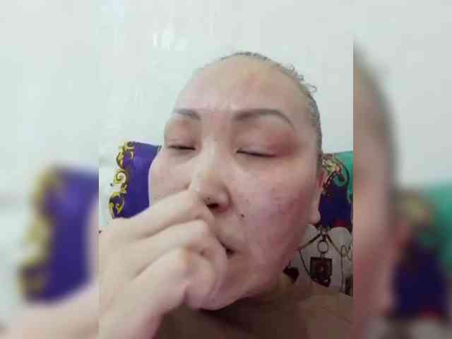 F_L_I_R_T_I_N_G webcam