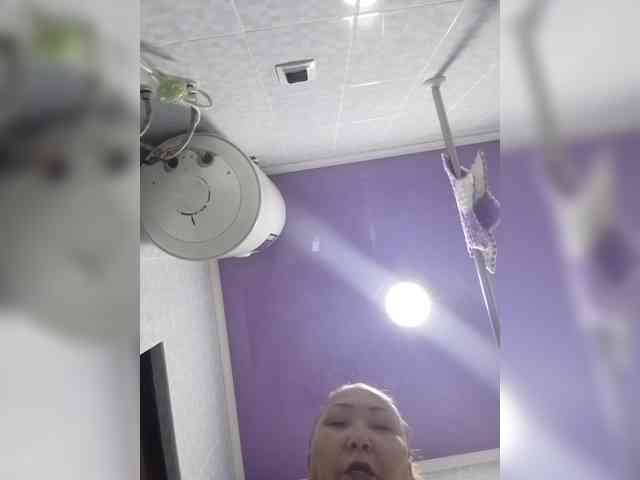 F_L_I_R_T_I_N_G webcam